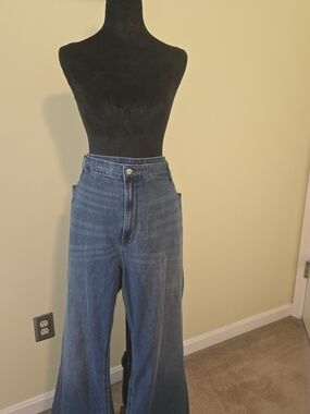 Old Navy Wide-Leg High-Rise Jeans — Medium Blue Wash